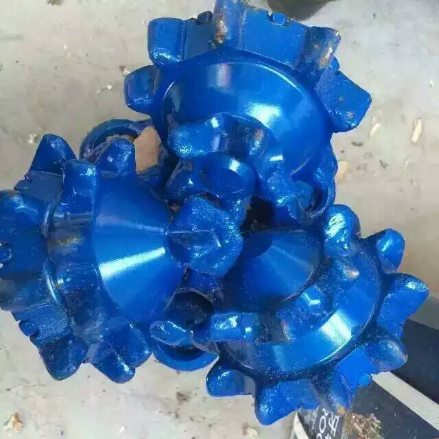 milled teeth tricone bit.jpg